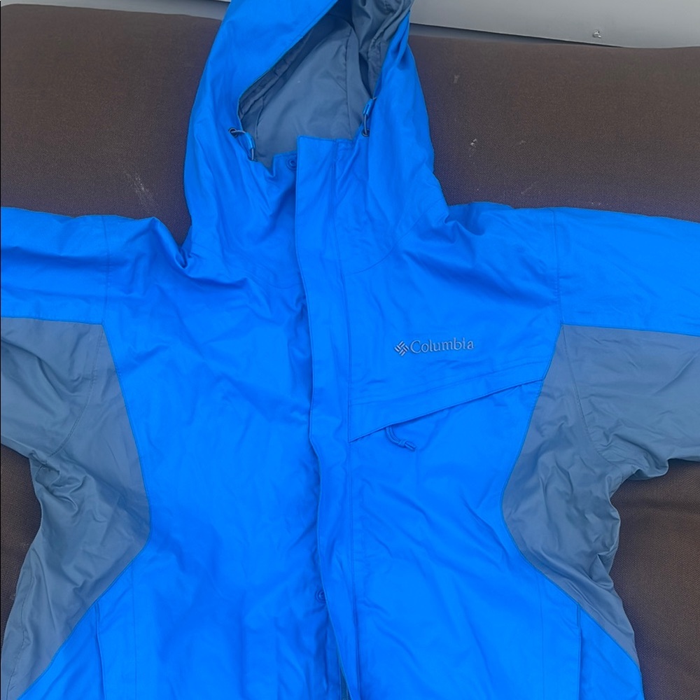 Columbia Men's Blue and Gray Raincoat